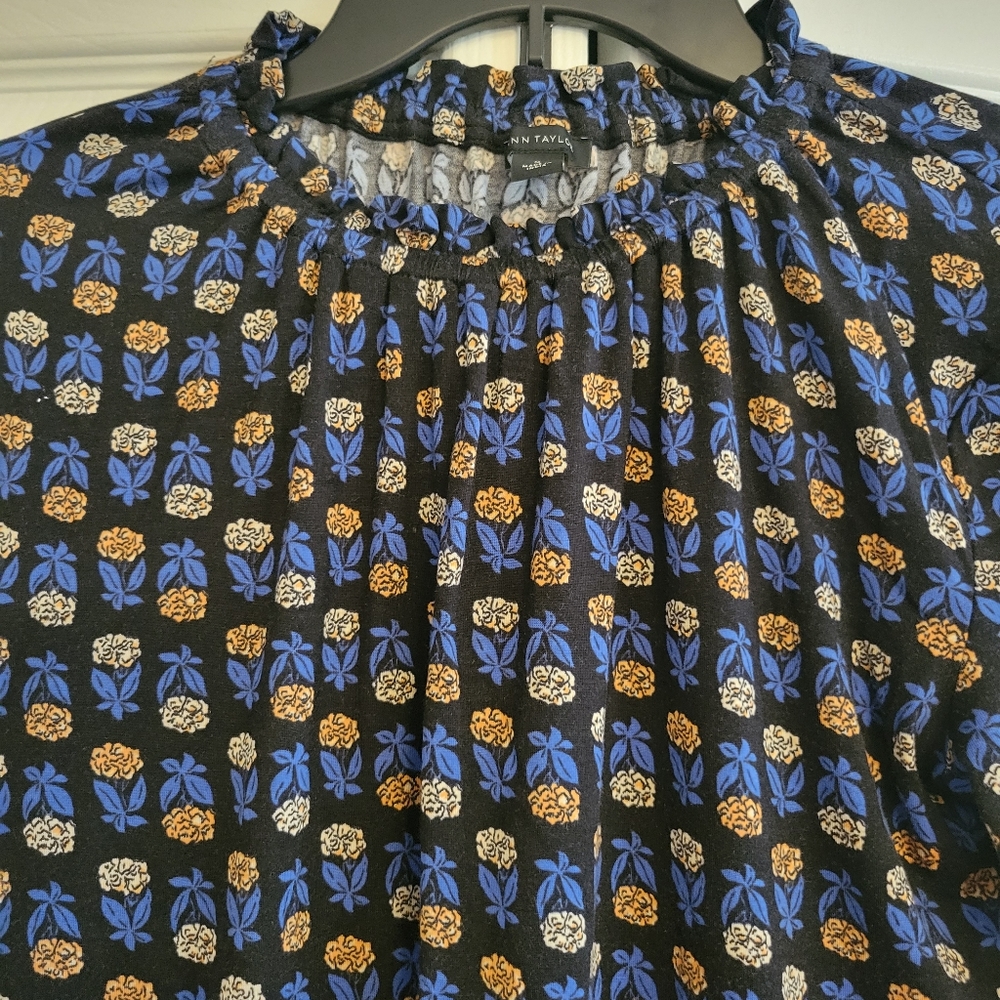 Ann Taylor long sleeve top - Picture 2 of 4